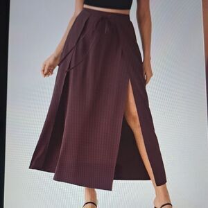 LARGE.    BREEZEFUL TIE FRONT SPLIT 2 IN 1 MAXI SKIRT